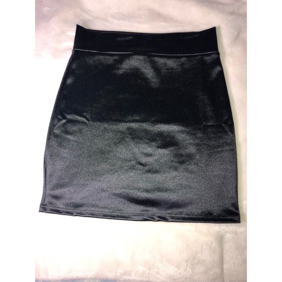Fashion Nova satin mini skirt - Picture 1 of 2
